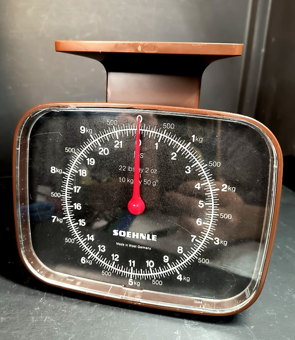 2194. Vintage 1970s Soehnle Brown Kitchen Scale Retro MCM Decor 22 Pounds
